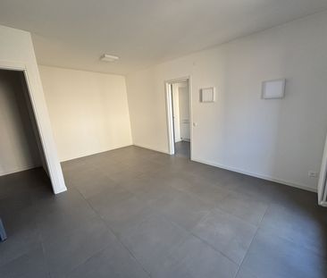 LUMINOUS 2.5-ROOM APARTMENT FOR RENT IN RECENTLY RENOVATED BUILDING - Photo 4