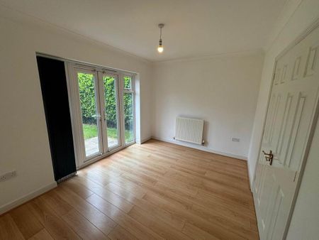 4 bedroom detached house to rent - Photo 3