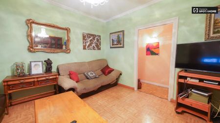 Single Bed in Stylish rooms for rent in 4-bedroom apartment in Carabanchel - Photo 2