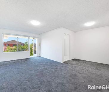 Apartment with 2 bedrooms, 1 bathroom & parking for 1 car - Photo 2