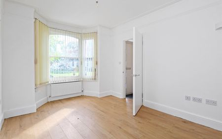 Monument Green, Weybridge, Surrey, KT13 - Photo 4