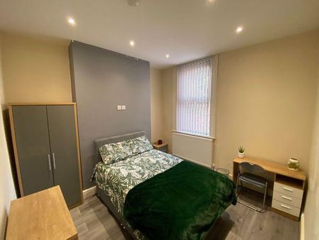 8 bedroom terraced house to rent - Photo 5