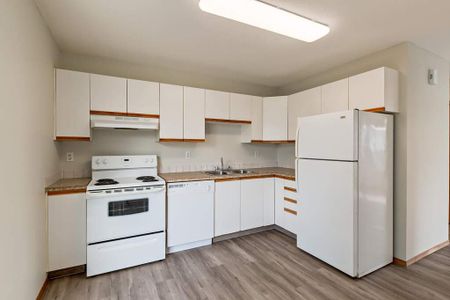 3 Bedroom - Photo 2