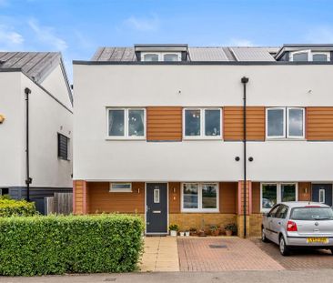 4 bedroom semi-detached house to rent - Photo 3