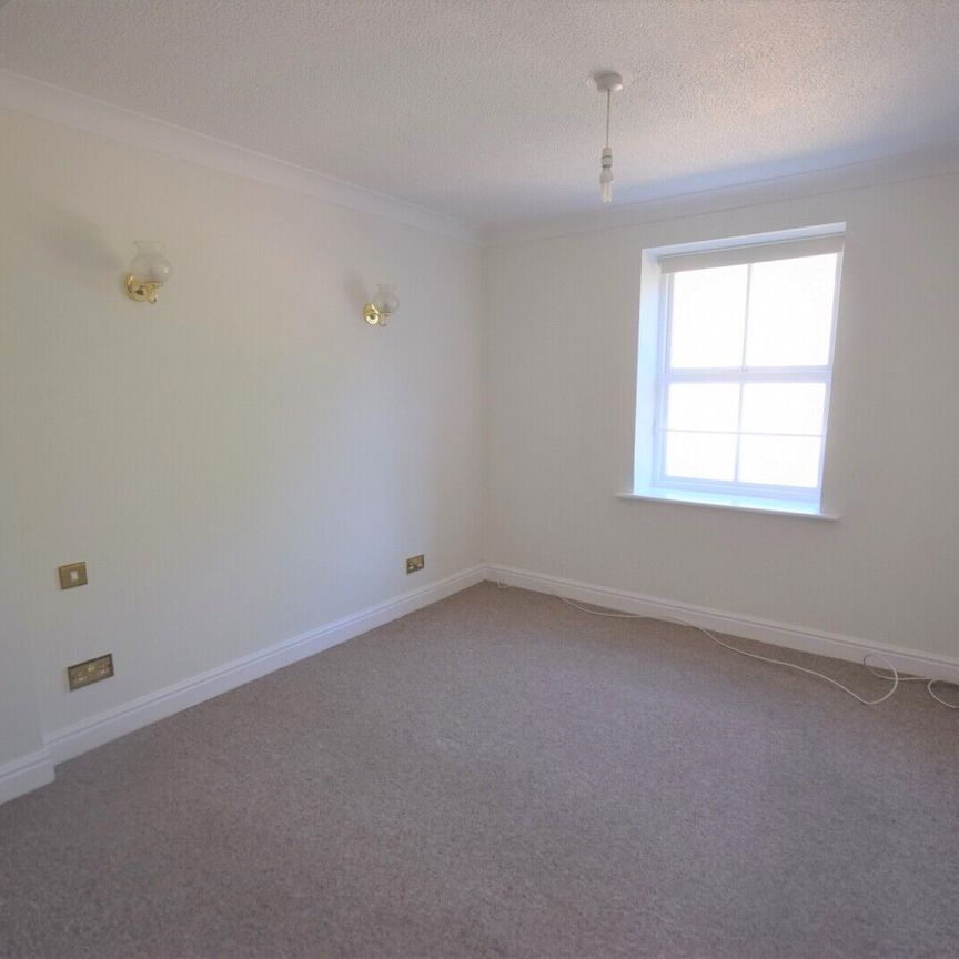 Waterside Place, CM21, Sawbridgeworth - Photo 1