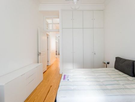 3 room luxury Apartment for rent in Lisbon, Portugal - Photo 4