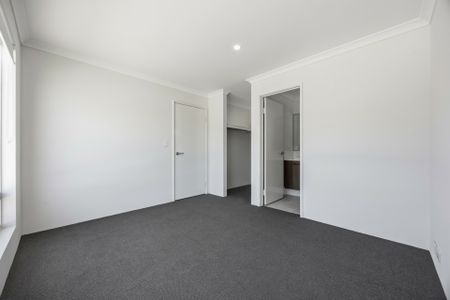 New Build Home with Large Rear Yard! - Photo 5