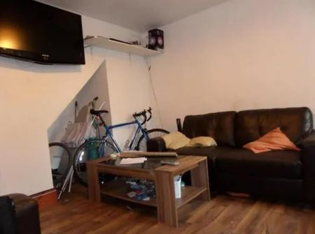 10 Luton Road - Photo 3