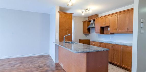 Immeuble - 641-661 Rue Des Coquelicots Spacieux 5 ½ - Photo 2