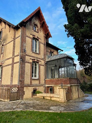 Une maison bourgeoise élevée sur sous sol. - Photo 2