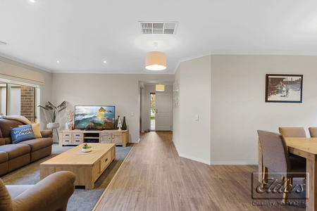 Strathfieldsaye Sophistication - 6 Month Lease - Photo 2