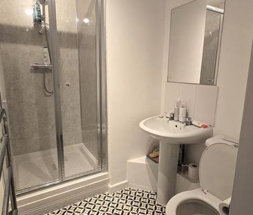 4 bedroom flat to rent - Photo 5