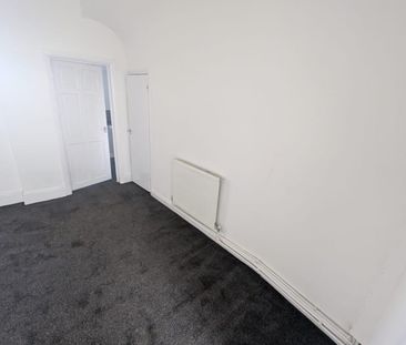 3 Bed Terraced House, Holborn Hill, CH41 - Photo 2