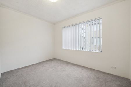 LIGHT AND AIRY 2BEDROOM APARTMENT - GREAT LOCATION - Photo 5