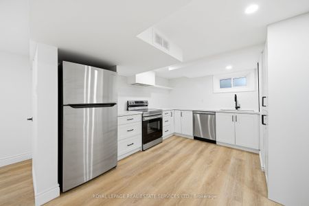 For Lease - 6 Corbett Crescent, Aurora, Ontario - Photo 3