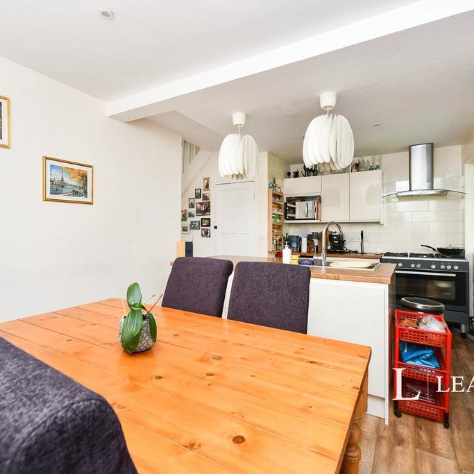 3 bedroom terraced house to rent - Photo 1