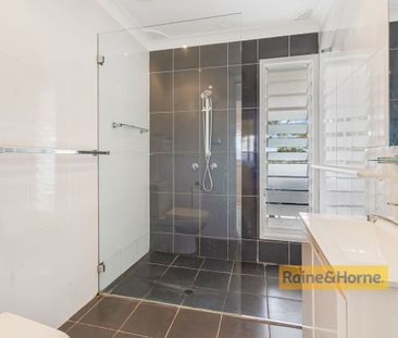 UPSTAIRS HOME IN GREAT LOCATION! - Photo 3