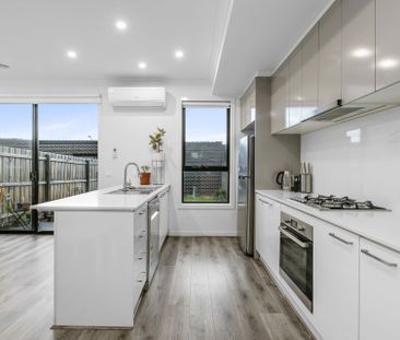 Corner Townhouse, Extra Space & Extra Windows Natural Light. - Photo 4