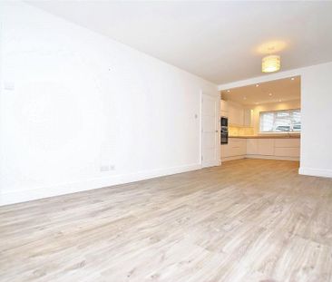 2 bedroom end of terrace house to rent - Photo 4