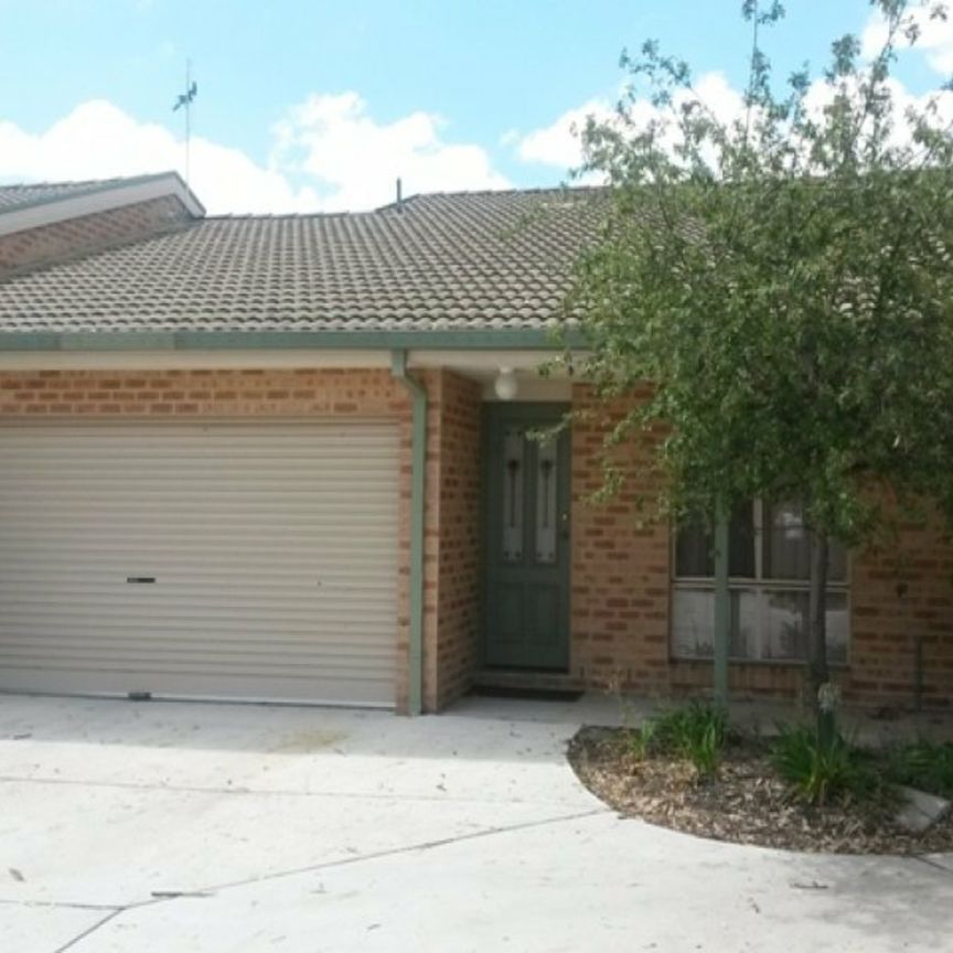 Spacious Three Bedroom Townhouse - Photo 1