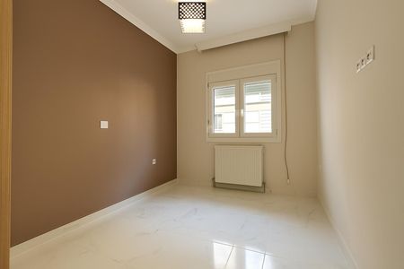 Ενοικιάζεται ανακαινισμένη ισόγεια γκαρσονιέρα 55 τ.μ. με ατομικό φυσικό αέριο – Παναγία Φανερωμένη, Θεσσαλονίκη - Photo 3