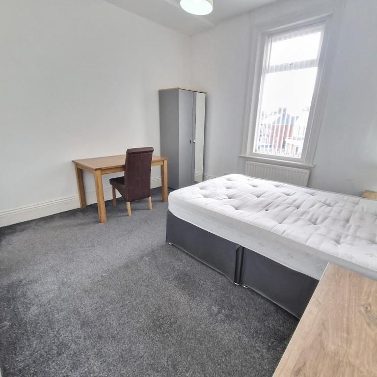 1 bedroom in a house share to rent - Photo 1