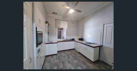 Live in one of Collie's Historic Buildings - Fully furnished property available for rent - Photo 3