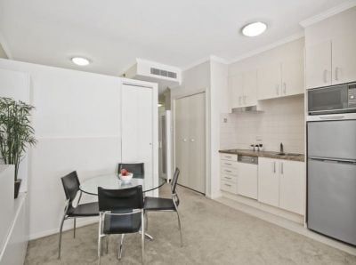 Sydney CBD 1 bedroom prime location with plenty of natural light ! - Photo 2