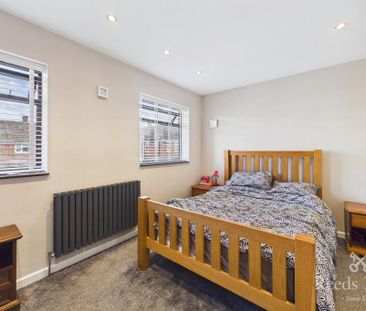 2 bedroom semi-detached house to rent - Photo 4