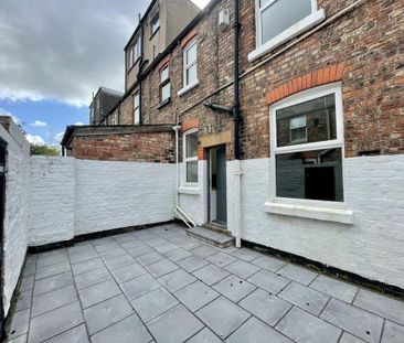 3 bedroom terraced house to rent - Photo 2