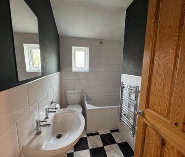2 bedroom terraced house to rent - Photo 4
