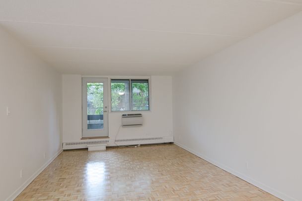 4800 Maisonneuve Blvd W - Photo 1