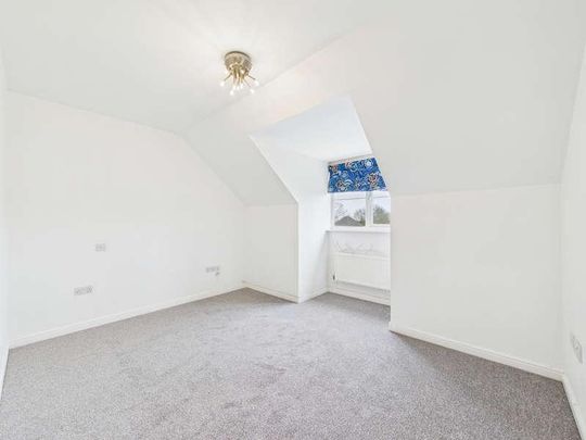 Walker Place, Hamble, SO31 - Photo 1