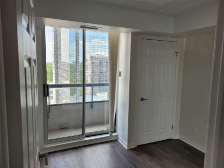 For Lease - 8 Hillcrest Avenue Unit# 1703, Toronto, Ontario - Photo 4