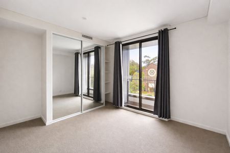 Three bedroom apartment in Rosebery - Photo 2
