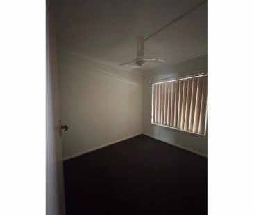 Three Bedroom House - Photo 5