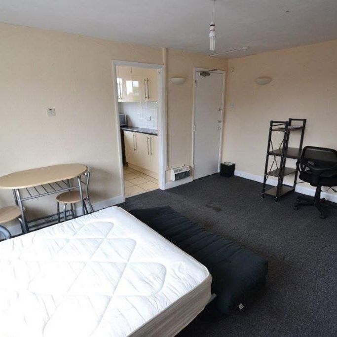 Studio to rent - Photo 1