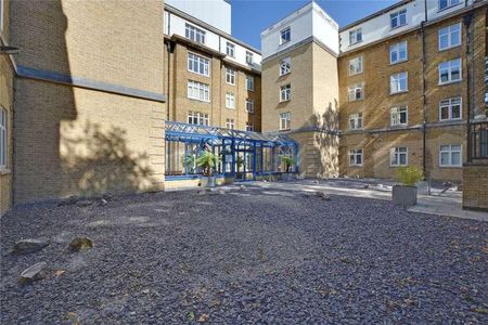 Woodlands Heights, Vanbrugh Hill, London, SE3 - Photo 2