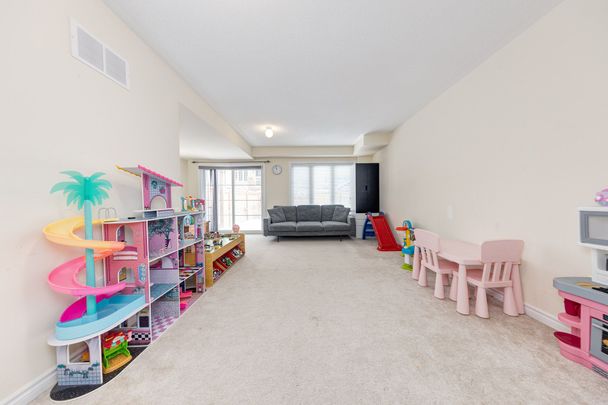 For Lease - 58 Sandwell Street, Vaughan, Ontario - Photo 1