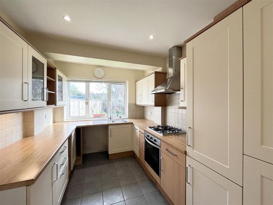 3 bedroom end of terrace house to rent - Photo 1