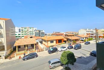 2 bedroom flat with balcony a stone's throw from Vageira Beach!