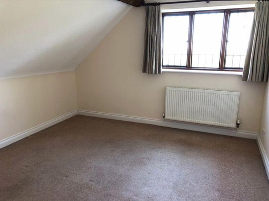 2 bedroom character property to rent - Photo 1