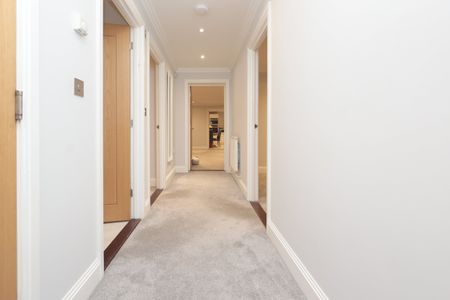 2 bed flat to rent in Bessborough Road, Poole, BH13 - Photo 3