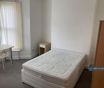 1 bedroom in a house share to rent - Photo 2