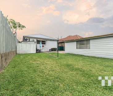 Two-Bedroom Home in Prime Location & Lock-up Garage - Photo 6