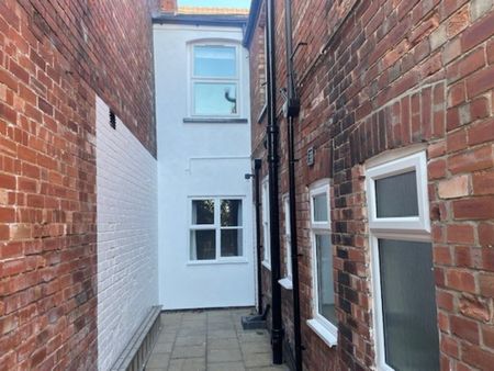 1 bedroom ground floor flat to rent - Photo 2