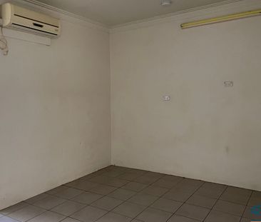 Small 1 bedroom unit - Photo 2