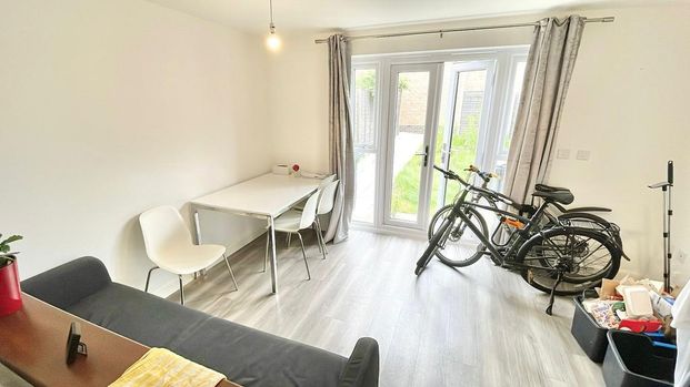 1 bedroom in a flat share to rent - Photo 1