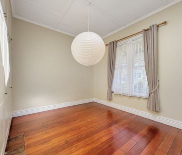 Welcome home to 27 Rintoul Street. - Photo 2