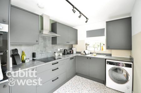 1 bedroom in a house share to rent - Photo 5